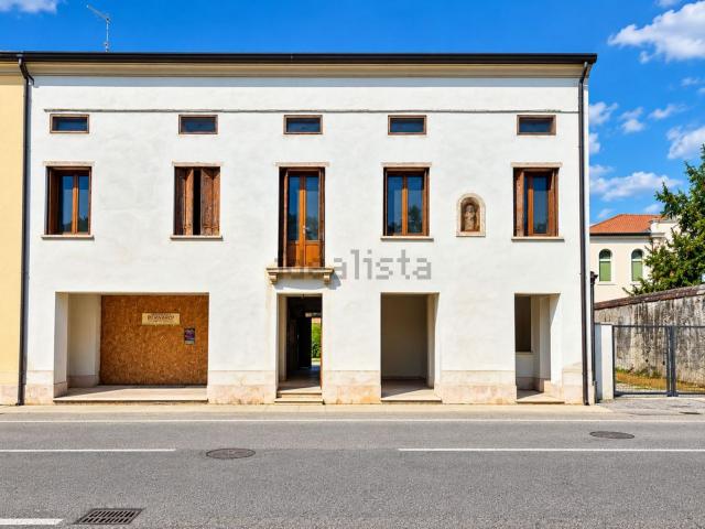 Villetta indipendente in vendita di 342 m² in Via Roma, 2