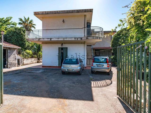 Case e ville in vendita di 342 m² in Via Trainara, 25