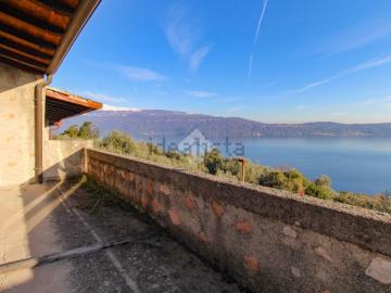 Villetta indipendente in vendita di 343 m² in Via Caronte