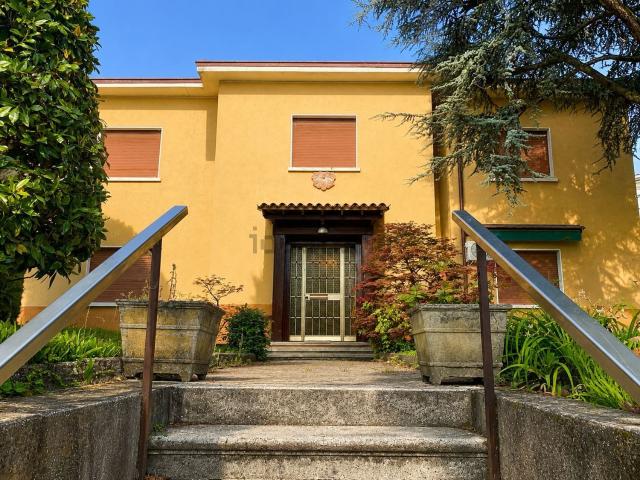 Villetta indipendente in vendita di 343 m² in Via Gaio, 1
