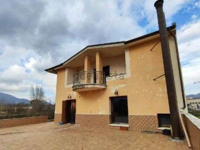 Villetta indipendente in vendita di 343 m² in Corso 25 Archi
