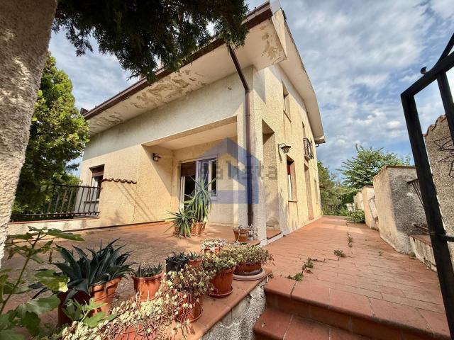 Villetta indipendente in vendita di 344 m² in Via Nolli, 3