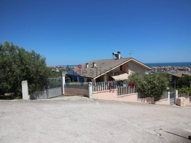 Villetta indipendente in vendita di 344 m² in Via Panoramica, 33