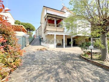 Villetta indipendente in vendita di 344 m² in Circonvallazione San Gaetanino, 167