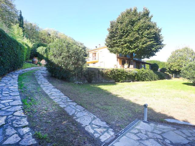 Villetta indipendente in vendita di 345 m² in Via G. Marconi, 1