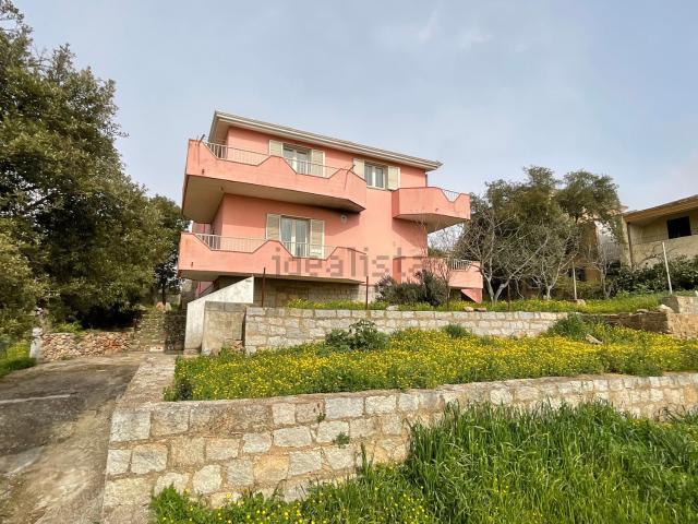 Villetta indipendente in vendita di 345 m² in Via dell&apos Olmo, 19