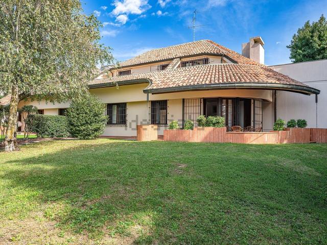 Villetta indipendente in vendita di 345 m² in Via N. Bianchi, 2