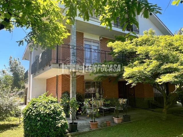 Villetta indipendente in vendita di 345 m² in Via Simeto, 1