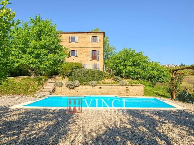 Villetta indipendente in vendita di 345 m² in Via Roma