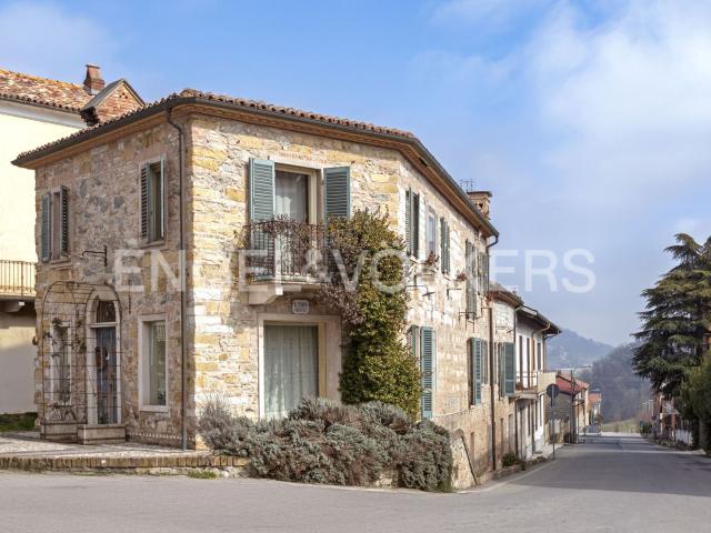 Villetta indipendente in vendita di 345 m² in Via Umberto I