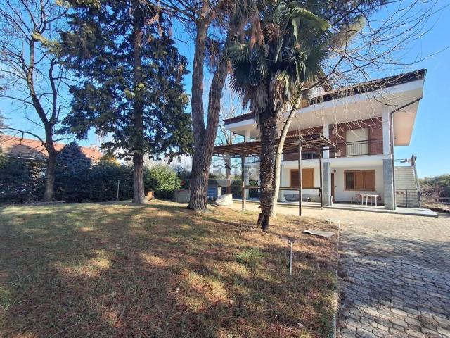 Villetta indipendente in vendita di 345 m² in Strada Piscina, 31