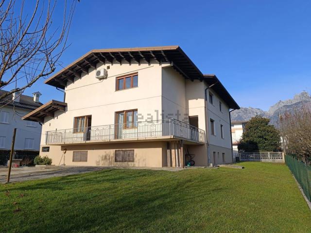 Villetta indipendente in vendita di 346 m² in Via Piave, 36