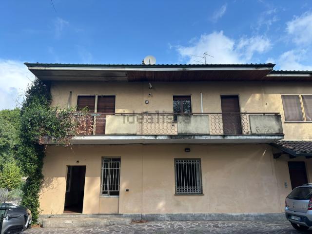 Villetta indipendente in vendita di 346 m² in Via Roncello