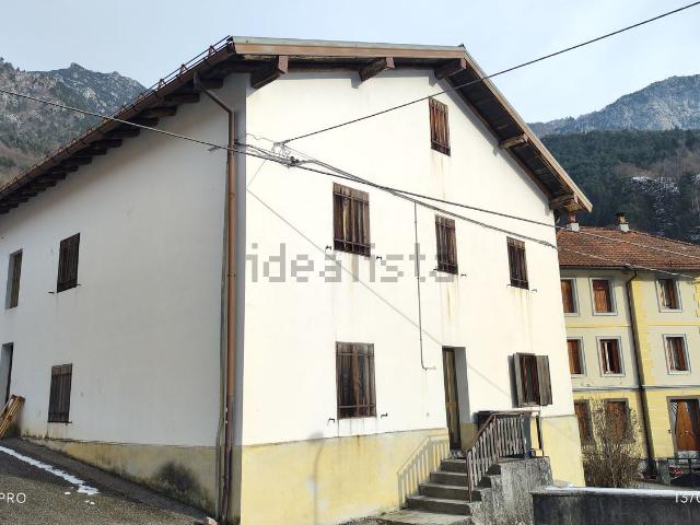 Villetta indipendente in vendita di 347 m² in Frazione di Dordolla, 31