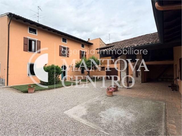 Villetta indipendente in vendita di 347 m² in Piazza Castello, 44