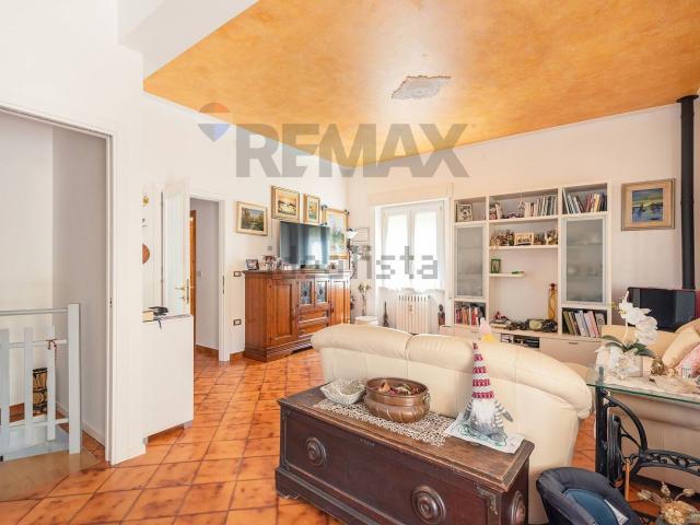 Villetta indipendente in vendita di 348 m² in Via Alvareto, 3