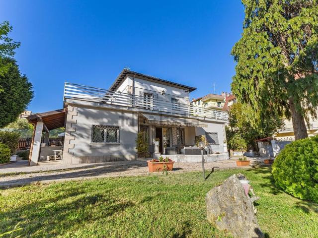 Villetta indipendente in vendita di 348 m² in Via Armando Diaz