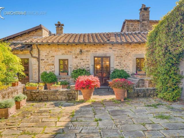 Villetta indipendente in vendita di 348 m² in Via Fivizzano Sasseto, 3