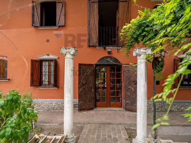 Villetta indipendente in vendita di 348 m² in Via Fratelli Cervi, 45