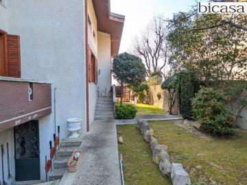 Villetta indipendente in vendita di 349 m² in Via Adda