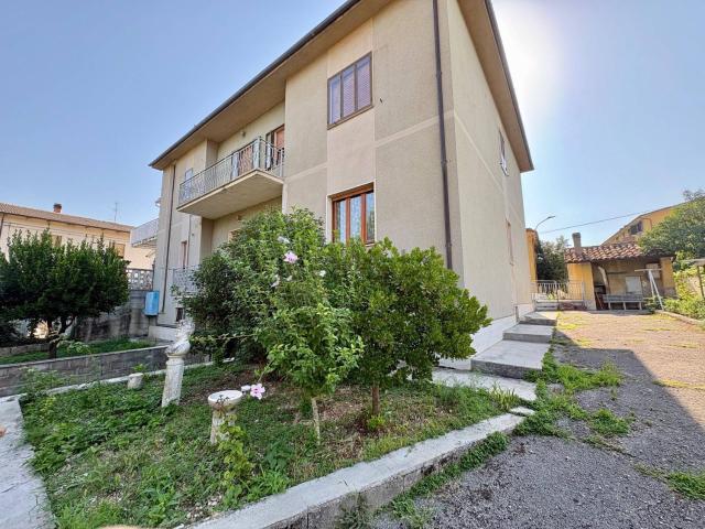 Villetta indipendente in vendita di 349 m² in Via Avv. Aroldo Palombini, 15