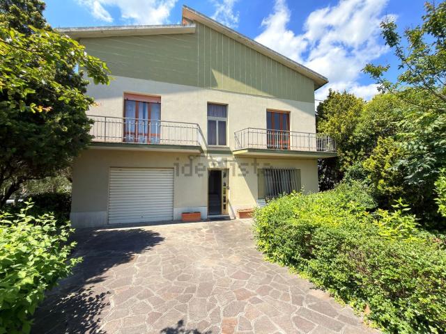 Villetta indipendente in vendita di 349 m² in Via Orlando Marchetti, 39