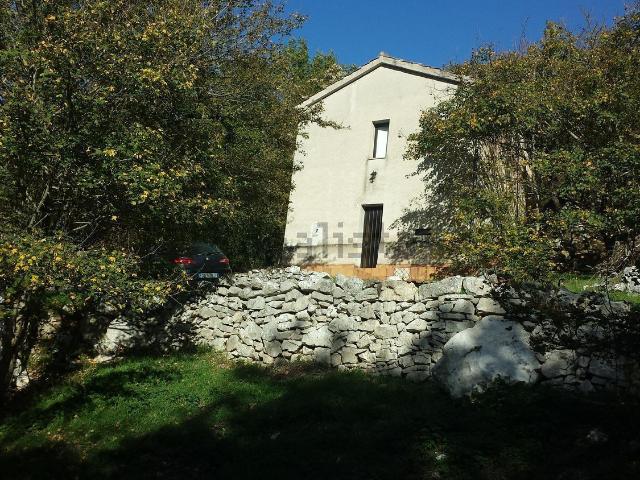 Villetta indipendente in vendita di 3500 m² in Via Colle San Leonardo