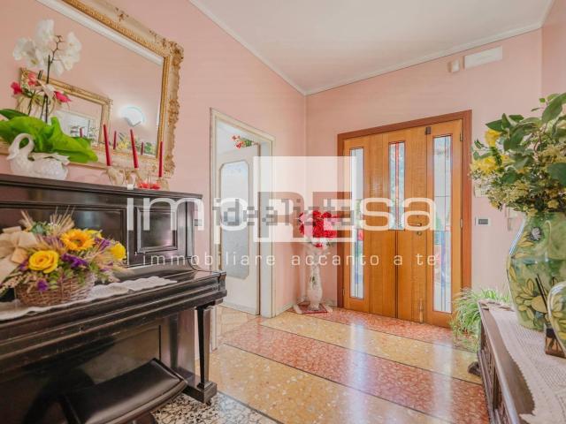 Villetta indipendente in vendita di 350 m²