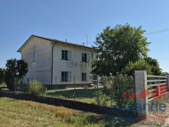 Villetta indipendente in vendita di 350 m² in Via Urbino