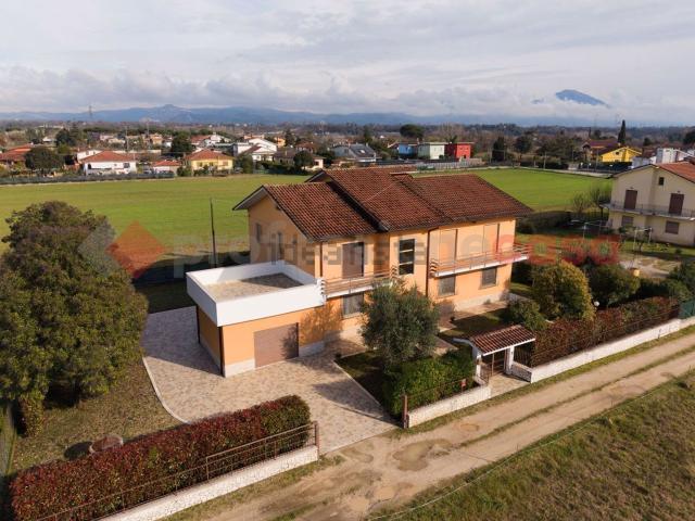 Villetta indipendente in vendita di 350 m² in Via Cornete 2ª Traversa