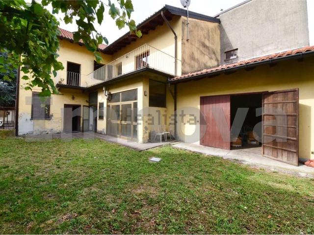 Villetta indipendente in vendita di 350 m² in Via Cesare Battisti, 4