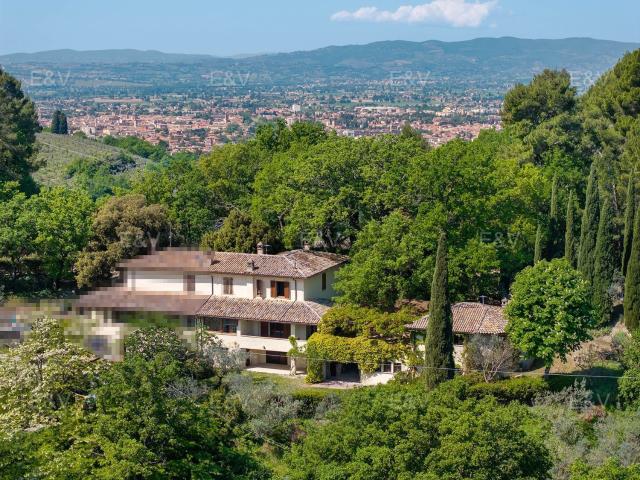 Villetta indipendente in vendita di 350 m² in Via Chiesa Vecchia
