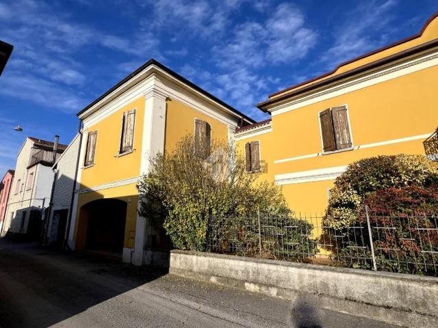 Villetta indipendente in vendita di 350 m² in Via Amedeo Di Savoia, 17