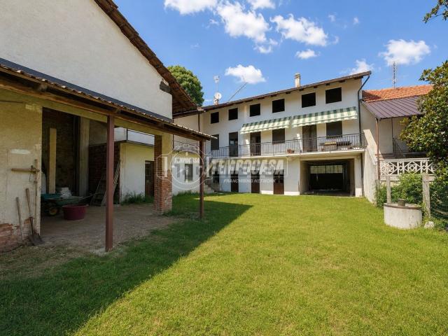 Villetta indipendente in vendita di 350 m² in Via Aosta