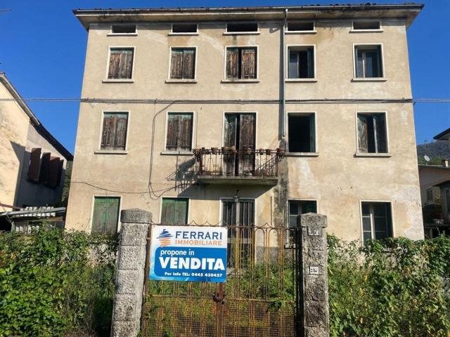 Villetta indipendente in vendita di 350 m² in Via Alessandro Manzoni, 17
