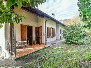 Villetta indipendente in vendita di 350 m² in Via alla Zocca