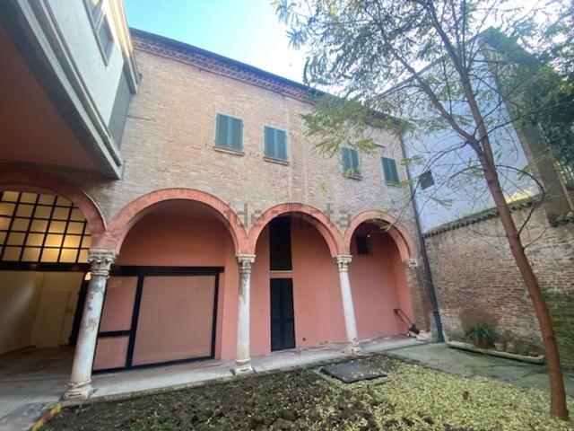 Villetta indipendente in vendita di 350 m² in Via Belfiore