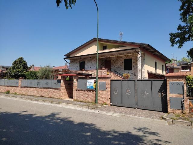 Villetta indipendente in vendita di 350 m² in Via G. Di Vittorio, 17