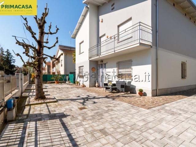 Villetta indipendente in vendita di 350 m² in Via G. Di Vittorio, 14