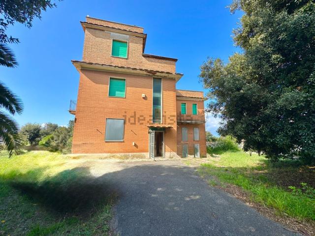 Villetta indipendente in vendita di 350 m² in Via Giuseppina