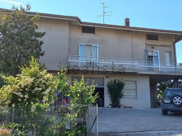 Villetta indipendente in vendita di 350 m² in Via Giacomo Brodolini, 1
