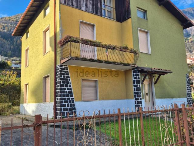 Villetta indipendente in vendita di 350 m² in Via Dante Alighieri, 23