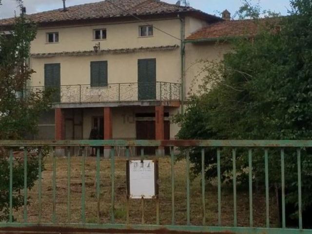 Villetta indipendente in vendita di 350 m² in Via Degli Alfieri