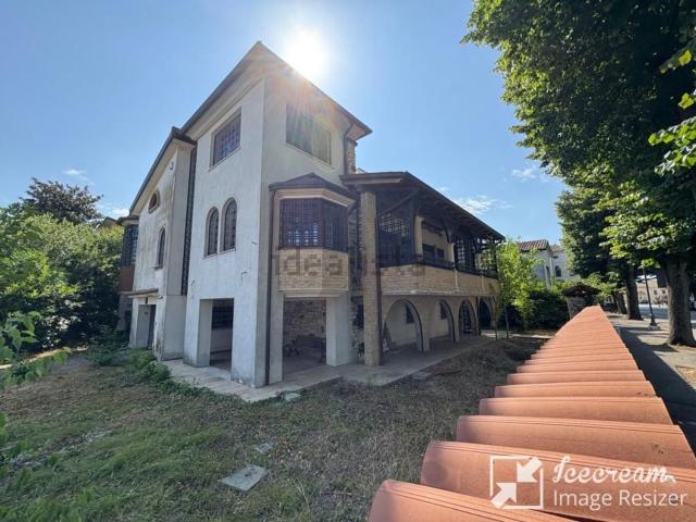 Villetta indipendente in vendita di 350 m² in Via dei Martiri
