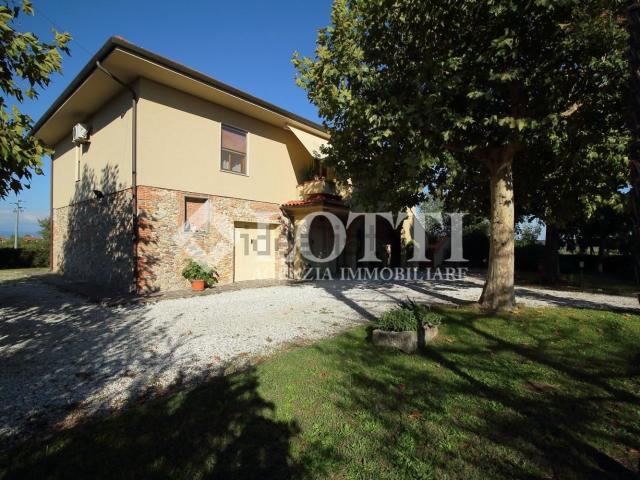Villetta indipendente in vendita di 350 m² in Via del Puntone