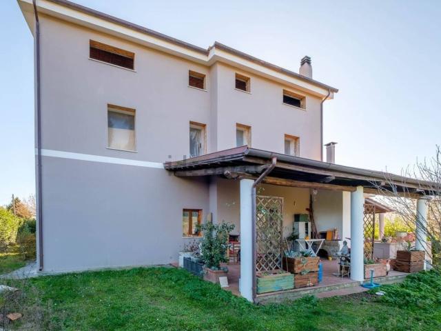 Villetta indipendente in vendita di 350 m² in Via delle Macerine
