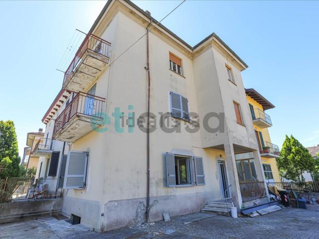 Villetta indipendente in vendita di 350 m² in Via E. Carella, 8