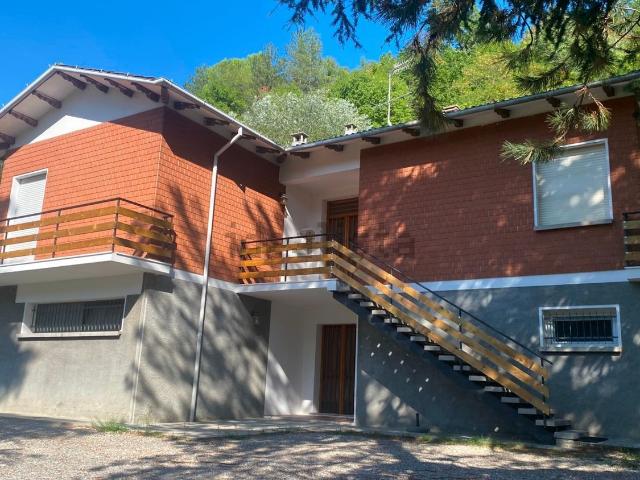 Villetta indipendente in vendita di 350 m² in Via Idice