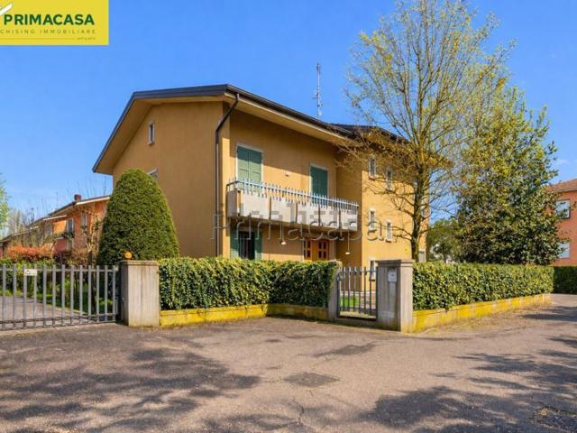 Villetta indipendente in vendita di 350 m² in Via Ippolito Nievo, 1