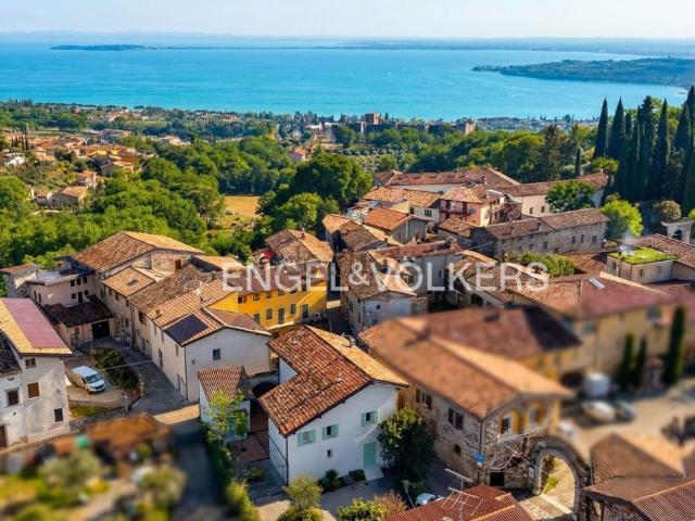 Villetta indipendente in vendita di 350 m² in Via Levrini